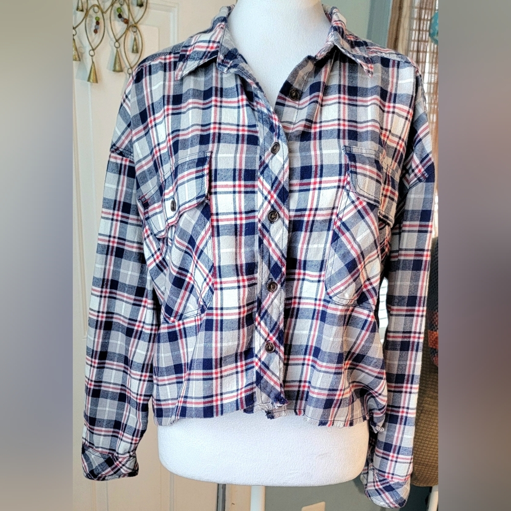 BDG Urban Outfitters Rayne Flannel Boxy Cropped Button Down Womens M Red Blue Gr - Picture 2 of 14